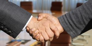 insurance dispute lawyer miami and new york handshake